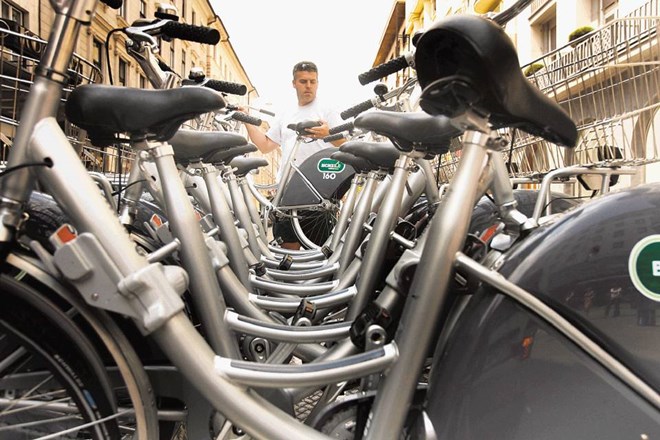 Bicikelj ima po podatkih Europlakata, ki je sistem izposoje koles vzpostavil v okviru javno-zasebnega partnerstva z Mestno...