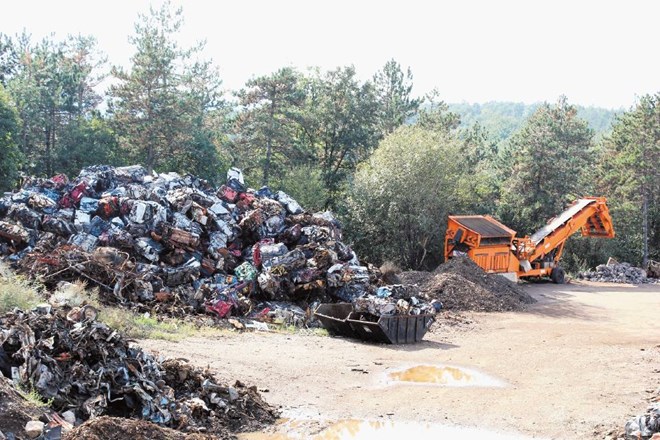 Kot naravnost vnebovpijoče je pivški župan ocenil razmere na Odpadovi stari lokaciji, kjer morajo  gore odpadkov po odločbi...