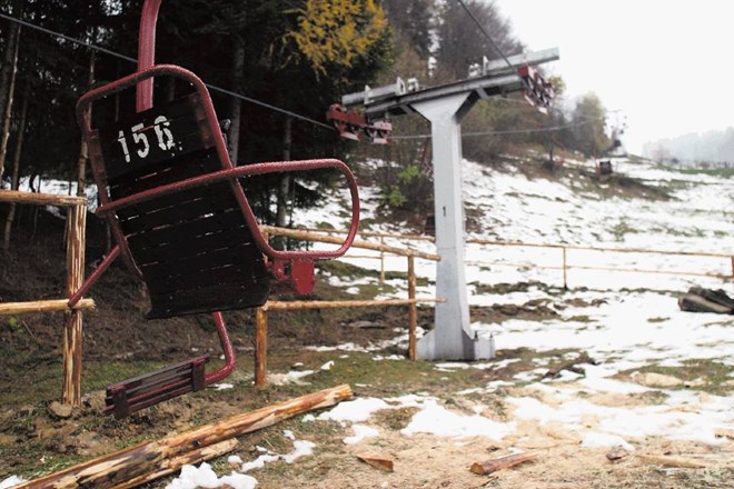 Žičnica na Španov vrh bo, če bo letošnjo zimo obratovala, najstarejša slovenska sedežnica. Če ne bo snega, bosta muzejski...