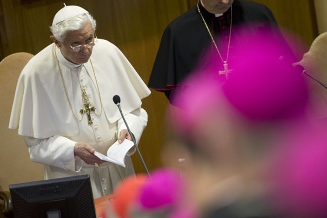 Novinar prosi papeža, naj pomilosti nekdanjega osebnega tajnika.