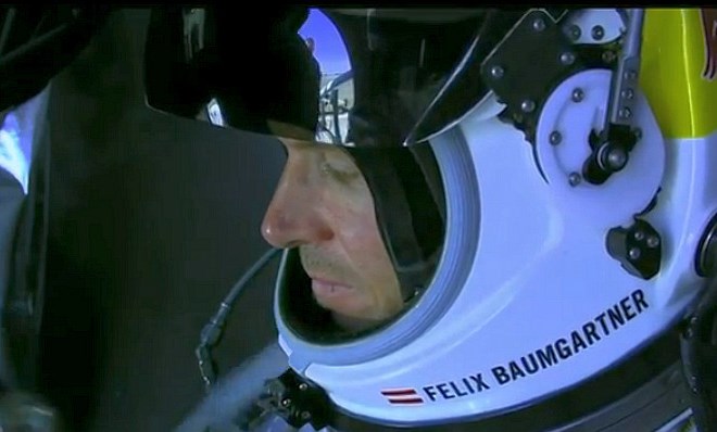Felix Baumgartner bo moral na skok počakati vsaj do jutrišnjega dne.