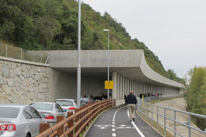 V Mariboru po več kot 30 letih obnovljena cesta pod Meljskim hribom