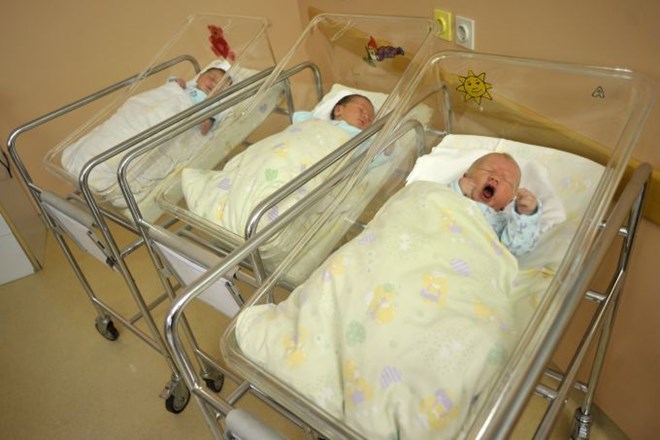 V ljubljanski porodnišnici beležijo 18 ali 19 porodov dnevno, vsak dan pa je pri njih hospitaliziranih okoli 120 žensk.