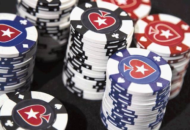 Poker - od igranja z dominami do najbolj razširjene igre s kartami