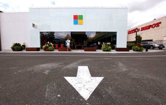 Microsoft v četrtletju s petino nižjim dobičkom