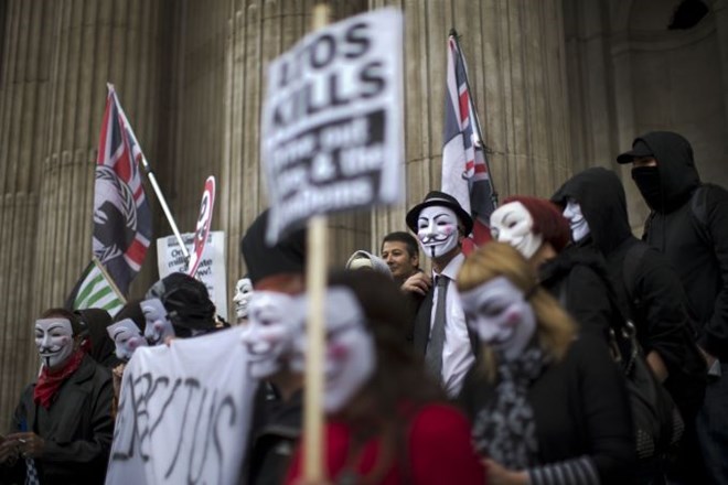 Na ulicah Londona več deset tisoč ljudi protestira proti varčevalnim ukrepom
