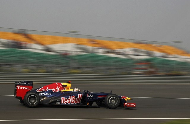 Sebastian Vettel je v odlični formi, kar je dokazal tudi na obeh treningih v Indiji.