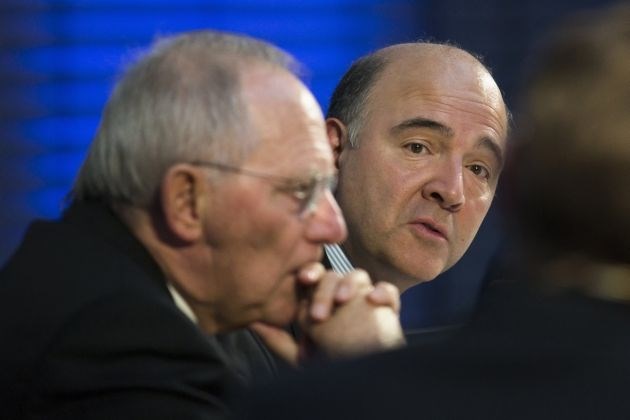 Nemški finančni minister Schäuble (na levi) in njegov francoski kolega Moscovici. (foto: Reuters)