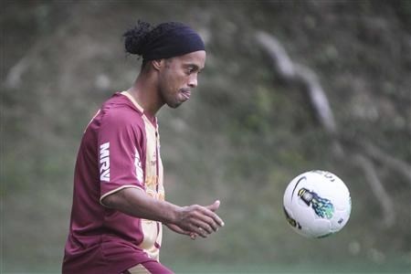 Ronaldinho v prometni nesreči ni bil poškodovan.
