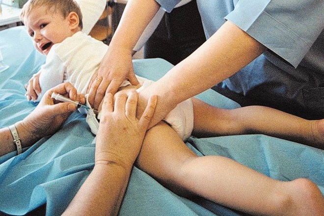 Bodo o cepljenju otrok kmalu odločali le starši? 
