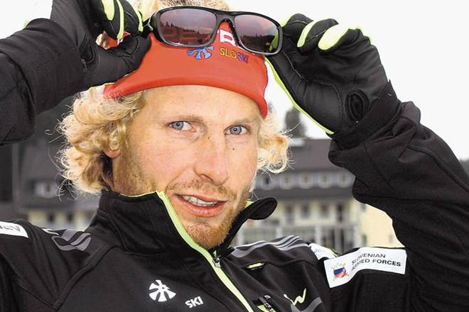 Klemen Bauer je eden redkih zdravih slovenskih biatloncev v Hochfilznu. 