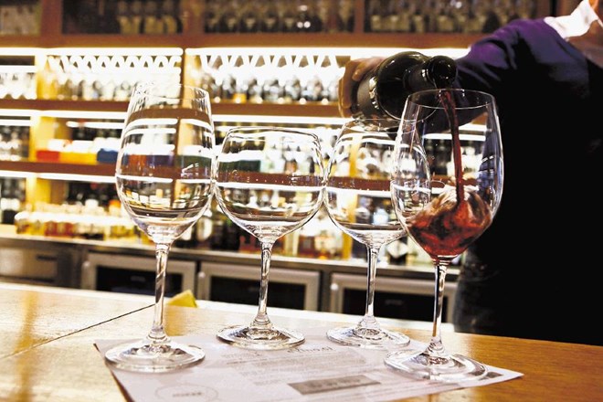 Bistvo vinskega kozarca je v steklu, ki mora biti karseda tanko, v velikosti odprtine, v kotu, pod katerim se kozarec spodaj...