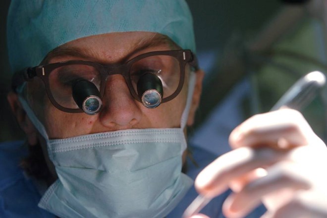 Rekonstruktivna kirurgija za pomoč ženskam, ki so jim z obrezovanjem pohabili genitalije