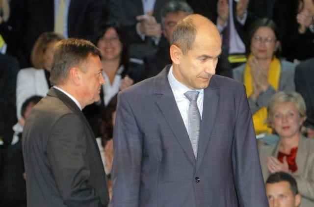 Ljubljanski župan Zoran Janković (levo) in predsednik vlade Janez Janša (desno).    