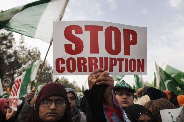 Protestniki pozivajo k ustavitvi korupcije. (Foto: Reuters) 