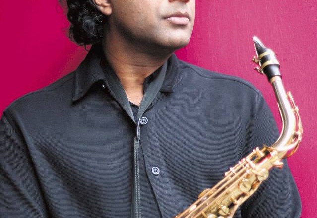 Rudresh Mahanthappa je ljubljenec občinstva in trenutna zvezda med newyorškimi saksofonisti. 