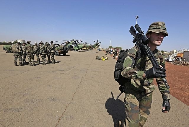 V boju z islamisti v Maliju je Francija dodatno povečala število svojih vojakov. (foto: Reuters) 