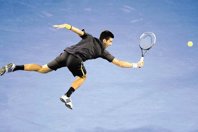 Prvi igralec sveta Novak Đoković je v finalu odprtega prvenstva Avstralije v Melbournu premagal Škota Andyja Murrayja s 6:7...