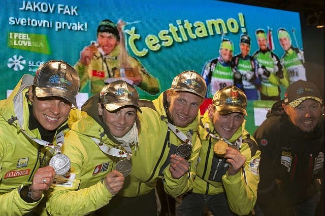 Slovenski biatlonci so se z lanskega svetovnega prvenstva vrnili nasmejani, dobrih uvrstitev pa se nadejajo tudi letos....