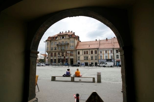 Gostincem so lani v Mariboru z odlokom prepovedali postavljanje tabel na ulici pred gostinskimi lokali. (foto: Tomaž Skale) 