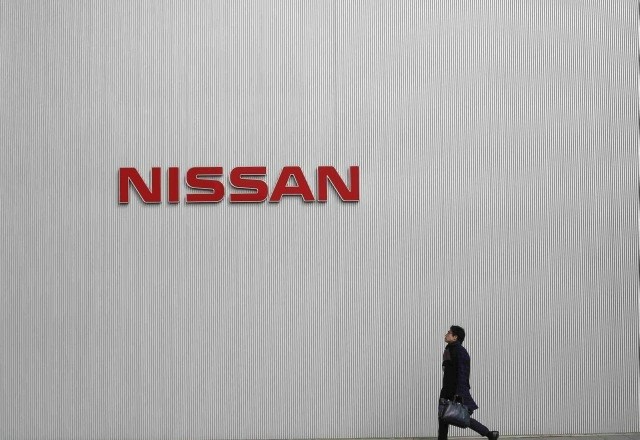 Nissan v zadnjih treh mesecih 2012 z občutnim padcem dobička, milijardne slabitve občuti tudi PSA Peugeot Citroen 
