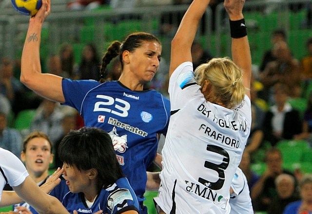 Krimovke so bile boljše od Valcee. Najboljša igralka tekme je bila Andrea Penezić, ki je dosegla 11 golov. (Foto: Jaka...