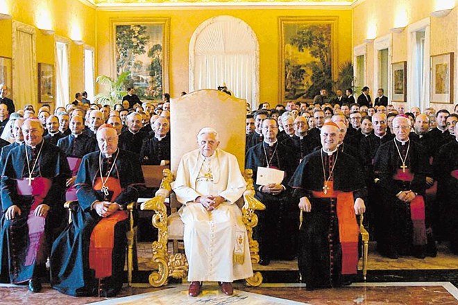 Papež Benedikt XVI. naj bi odstopil iz povsem drugačnih razlogov, kot jih uradno navajajo v Vatikanu. Zdaj naj bi razmišljal...