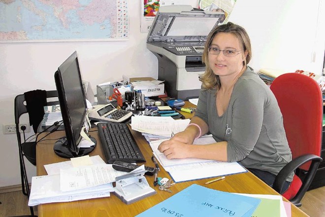 Katja Terpin, direktorica zavoda INAS v Novi Gorici, s svojima sodelavkama vsak dan brezplačno svetujejo skoraj 40 slovenskim...
