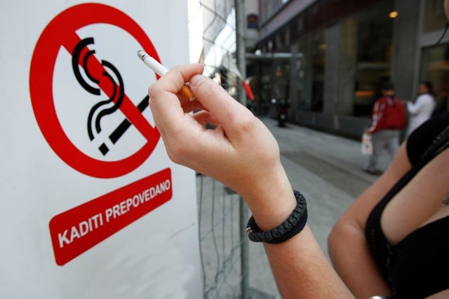 Putin je podpisal zakon o prepovedi kajenja na javnih mestih. (foto: Luka Cjuha) 