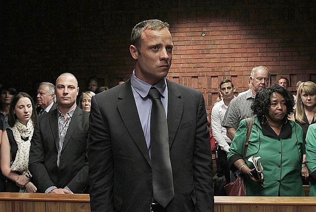 Oscar Pistorius pred sodiščem. (Foto: Reuters) 