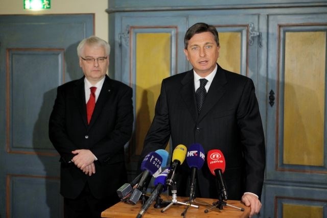 Predsednik republike Borut Pahor (desno) in njegov hrvaški kolega Ivo Josipović (levo). (Foto: Daniel Novaković/STA) 
