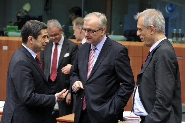 Portugalski finančni minister Vitor Gaspar,evropski komisar za ekonomske in monetarne zadeve Olli Rehn in ciprski finančni...