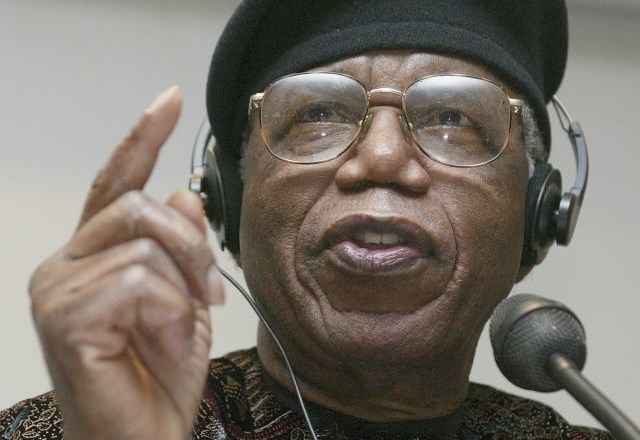 V 83. letu starosti je v četrtek umrl nigerijski pisatelj Chinua Achebe. 