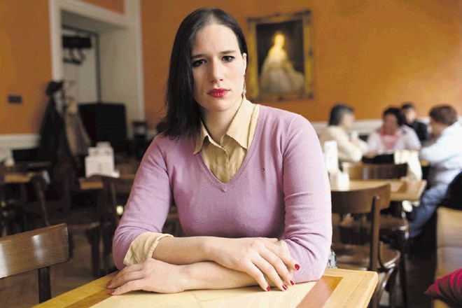 Katja Perat  pesnica, literarna kritičarka in publicistka 