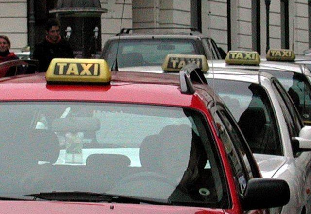 Ta teden bo mladim v sklopu projekta After taxi ponovno na voljo tristo brezplačnih kuponov za vožnjo s taksijem. 