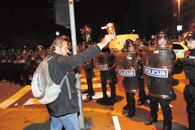 Mariborski policisti na protestih snemali “temo”