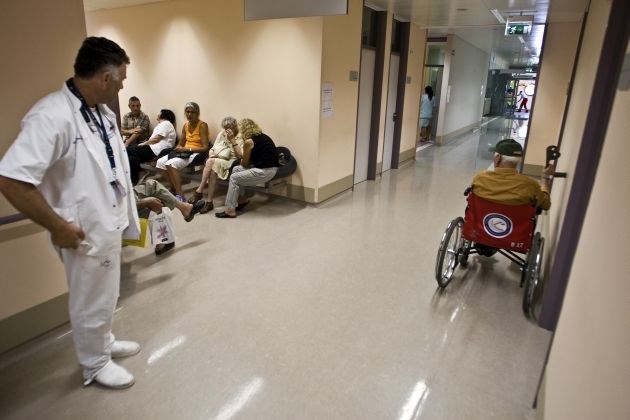 Svojci pacientov si želijo, da bi se čakalna doba za pregled parkinsonovih bolnikov skrajšala.  Foto: Jaka Gasar 