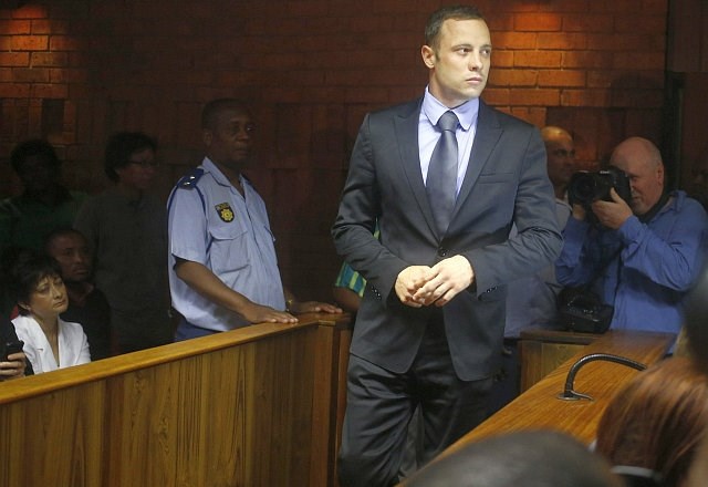 Oscar Pistorius na sodišču (foto: Reuters) 