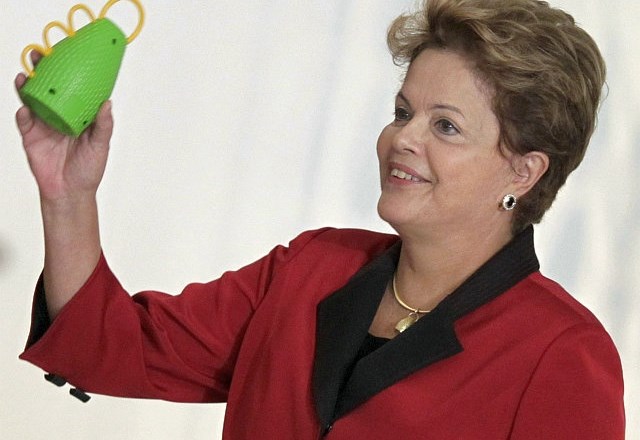 Caxirolo je danes predstavila brazilska predsednica Dilma Rousseff. (Foto: Reuters) 