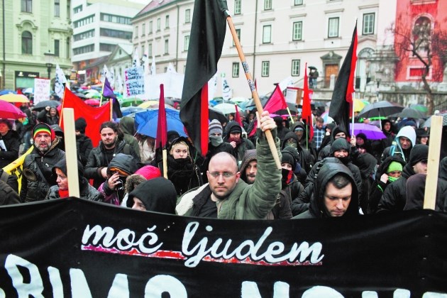 Protestniki se bodo jutri zbrali že na peti vseslovenski vstaji (na fotografiji prizor iz četrte vseslovenske vstaje).  Foto:...