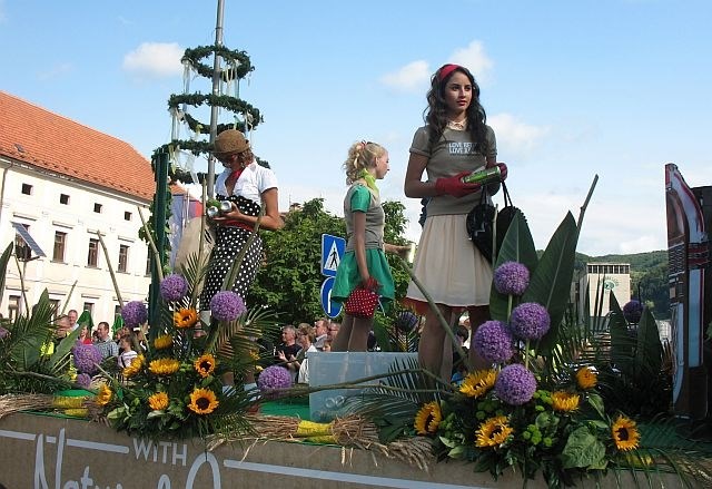 Prizor s Piva in cvetja - tradicionalne prireditve v Laškem. (foto: Mojca Marot) 
