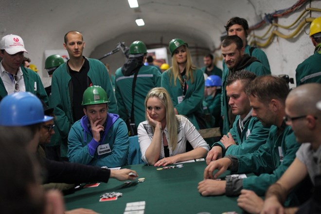 Oglasno sporočilo: Najgloblji poker turnir v Sloveniji - Znani Slovenci igrali 200 metrov pod zemljo