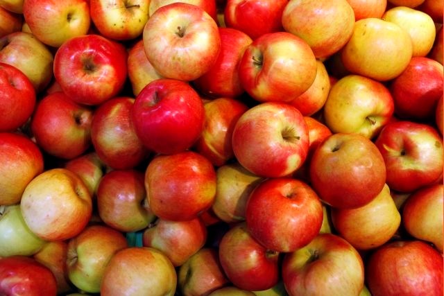 Jabolka so veliko dražja kot lani. 