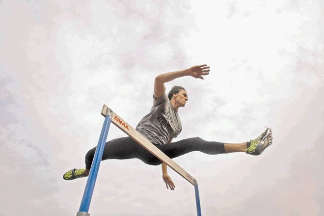 Naturalizirani Slovenec Brent LaRue (na fotografiji), tekač na 400 metrov  z ovirami, se ukvarja s športom, ki po mnenju...