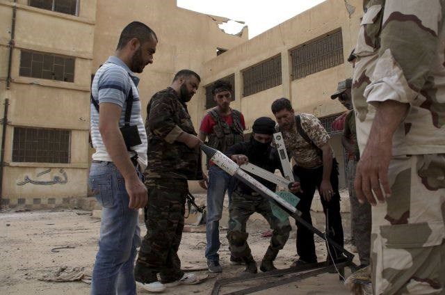 Sirske sile nadaljujejo ofenzivo v mestu Kusair, število žrtev narašča