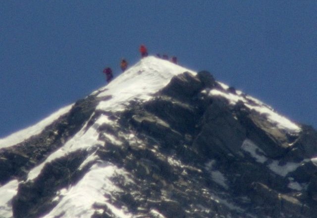 Po prvi Savdijki Rahi Moharak je danes Mount Everest osvojil tudi Japonec Juičiro Miura. 