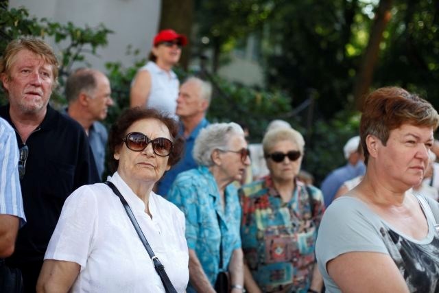 Pokojnina moškega s 40 leti pokojninske dobe znaša 434 evrov