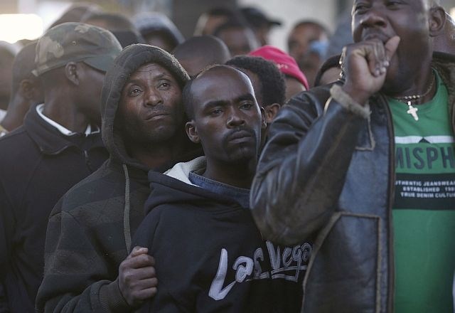 Nagrade za odhod: Italija naj bi afriškim priseljencem nudila do 500 evrov za selitev v Nemčijo
