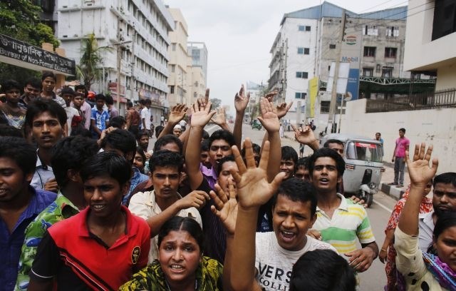 Delavci na ulicah Bangladeša protestirajo (foto: Reuters) 