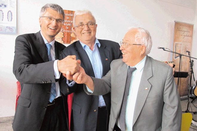 Lastnik in direktor podjetja MIK Celje Franci Pliberšek (na levi), ki je dal združenju v uporabo poslovno zgradbo, dr. Zmago...